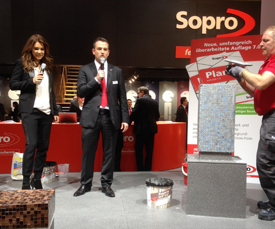 Unsere Moderatorin Karen Webb präsentiert stündlich die neue Design Fuge von Sopro