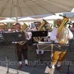Blasmusik im Oktoberfest-Stil begeistert Gäste beim Richtfest in Rangsdorf mit traditioneller Musik und Feierlaune