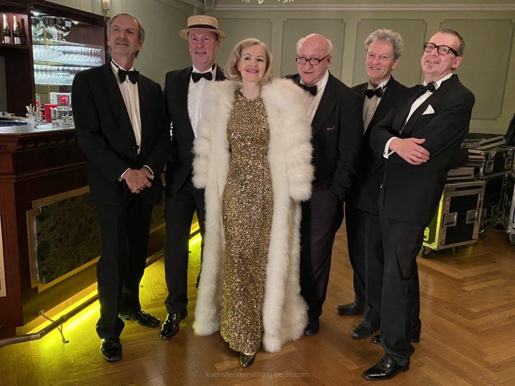 Marlene Dietrich mit Live-Orchester