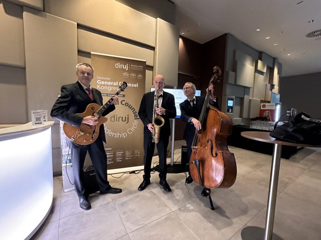 Jazz-Trio mit Saxofon, Kontrabass und Gitarre in Berlin