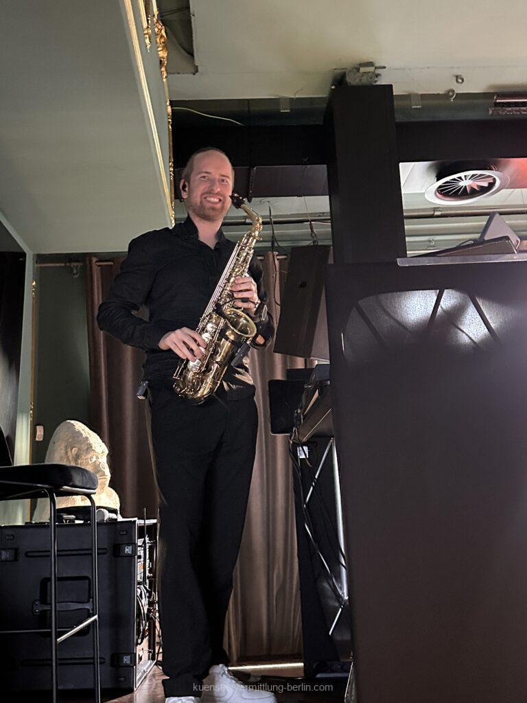 DJ & Saxophon-Kombo sorgt im Le Panther Frankfurt für Lounge-Atmosphäre und ausgelassene Partystimmung