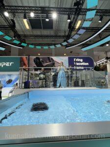Party band plays live at the Aipter stand at IFA Berlin and creates an exuberant atmosphere