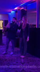 DJ Plus Entertainment Show mit Sängerin und Saxophonist begeistert 200 Gäste beim BRZ Mittelstand Forum 2025 im Andel’s Hotel Berlin