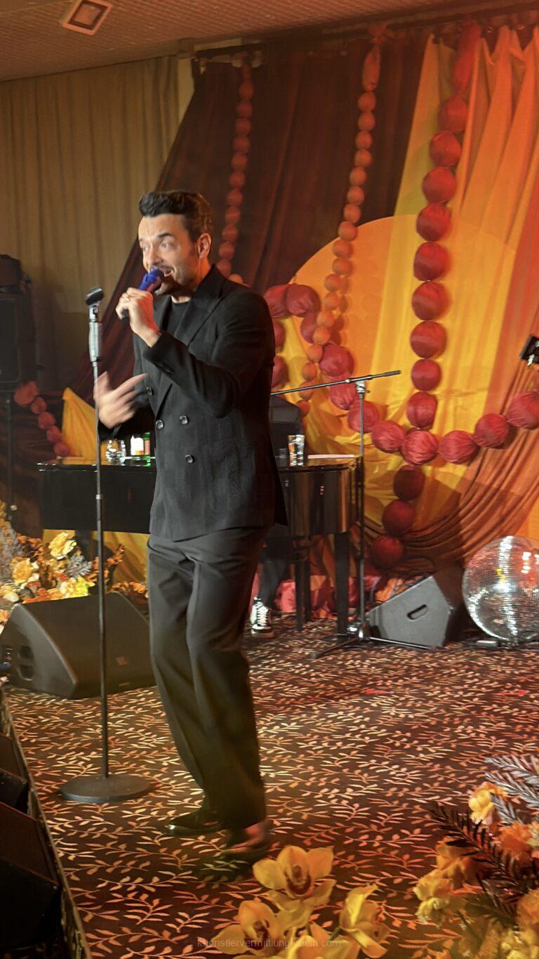 Giovanni Zarrella tritt live beim 50-jährigen Jubiläum der Ahorn Hotels auf, organisiert von Künstlervermittlung Berlin