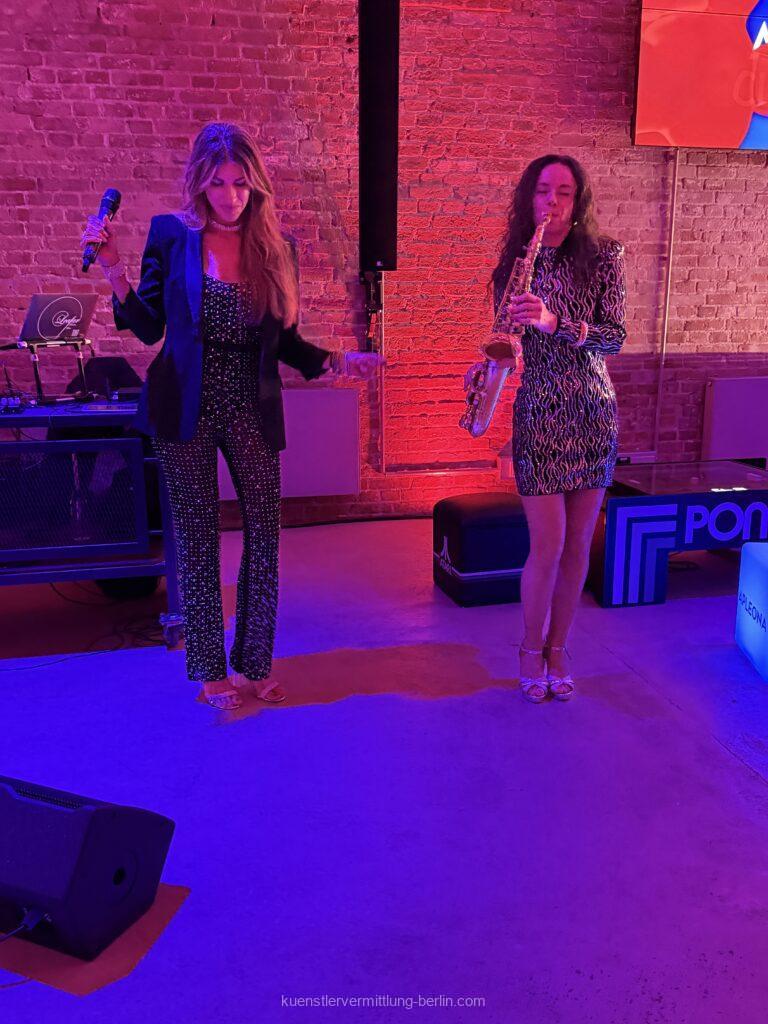 DJANE Plus with singer and saxophonist for a party atmosphere in Berlin