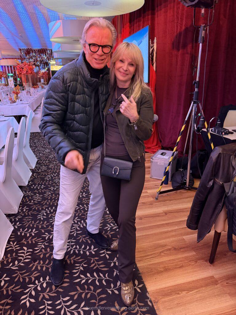 Wolfgang Lippert moderiert das Jubiläum der Ahorn Hotels – ein Wiedersehen unter Freunden, organisiert von Künstlervermittlung Berlin