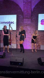 Live party band from Berlin with saxophonist, cellist and singer wows guests with a flexible performance and energetic atmosphere at an exclusive event