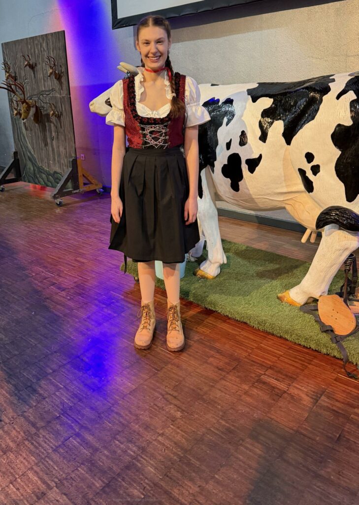 Kuhwettmelken und Bierkrugschieben beim Oktoberfest Event