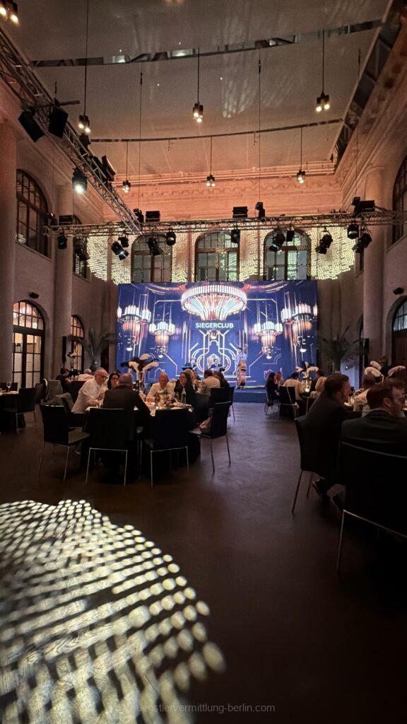 20er Jahre Show im Humboldt-Carré Berlin mit Gatsby Tänzerinnen und Live-Musik