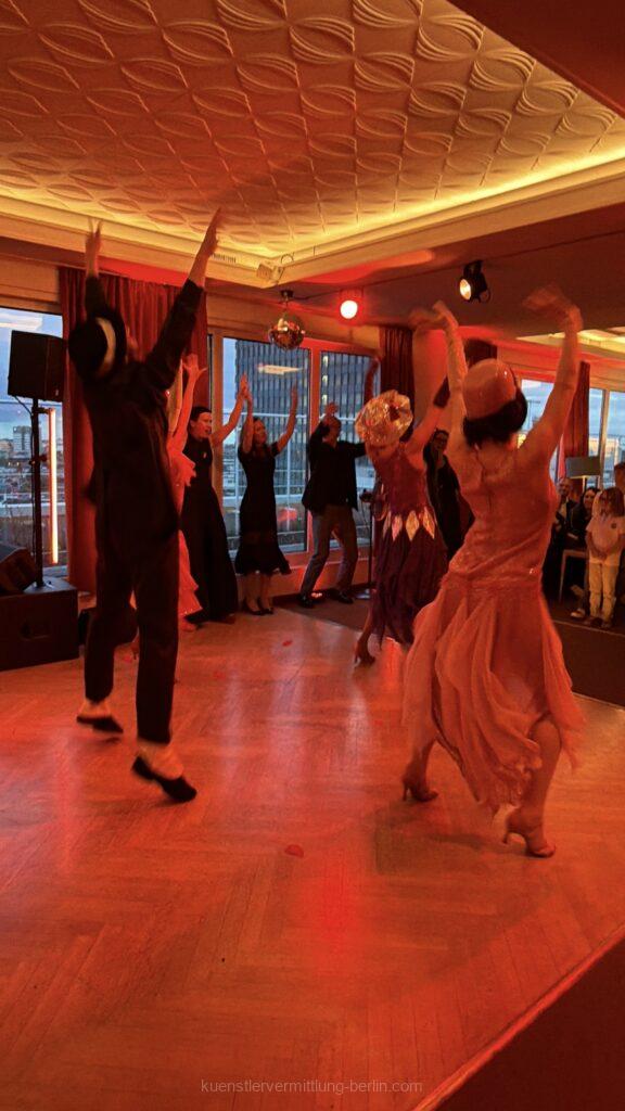 20er Jahre Künstler und Charleston Show bei einem Firmenevent in der Pan Am Lounge Berlin