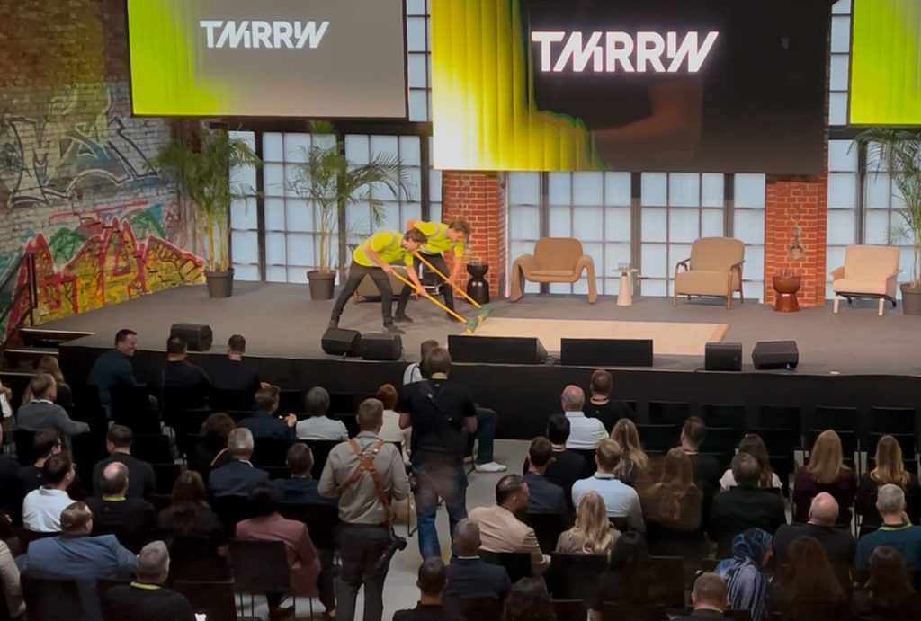 Spektakuläre Kraftakrobatik beim Firmenevent TMRRW Conference 2026