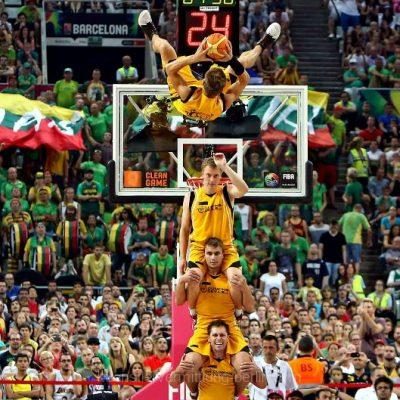 Basketball-Comedy-Akrobatik-p6rjaqcigcx6l6poab11l8uyyrhioxwh664utkalk0