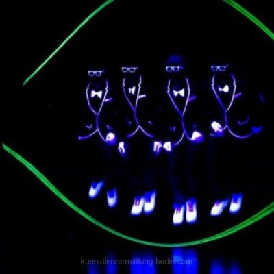 Black-light-Seilspringer-p6rxojnsmkk61upv11pdanmsxnghq0swwwniij05u0