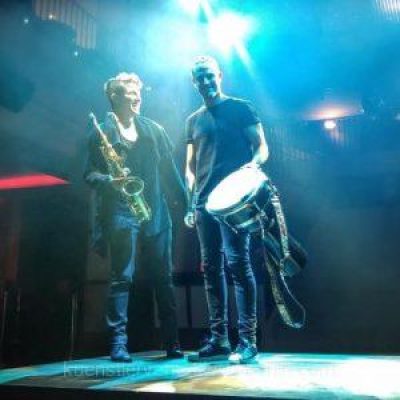 Drummer-Saxophon-Show-p5pijy7d8mo4xax8zlix0ziq0ueguw7wyumhz80xq0