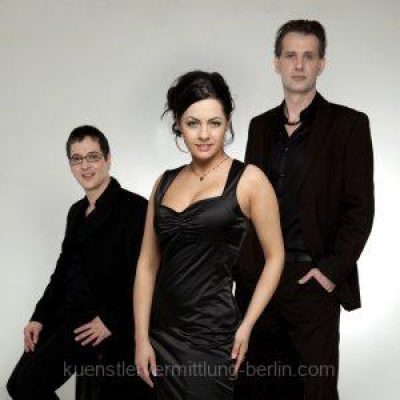 Jazz-Trio-Bossa-Nova-scaled-p7hpm0hemyjox93eqf2ee8trp1qk36rib141atff08