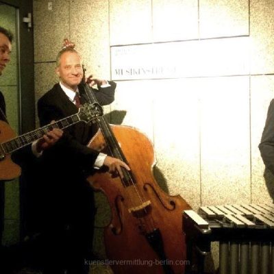 jazzband-buchen-deutschland Dinner Jazz Musik Berlin, Jazz Trio Berlin, Pop Jazz, Poptitel im Jazzstil, dezente Hintergrundmusik, Jazz Livemusik, Livemusik für Events, Dinnerunterhaltung, Jazzband Berlin, Konferenzmusik