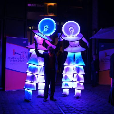 LED-Stelzenfiguren-scaled-1
