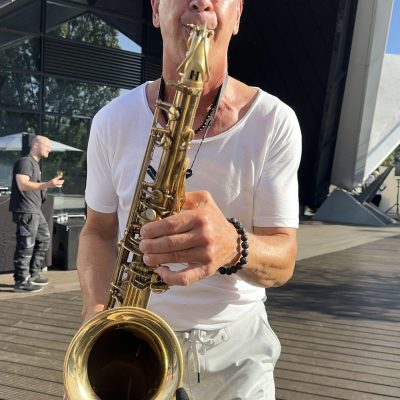 Mobiler Lounge-Saxophonist im Ibiza-Style