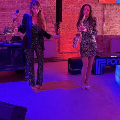 DJANE Plus mit Sängerin und Saxophonistin für Party-Atmosphäre in Berlin