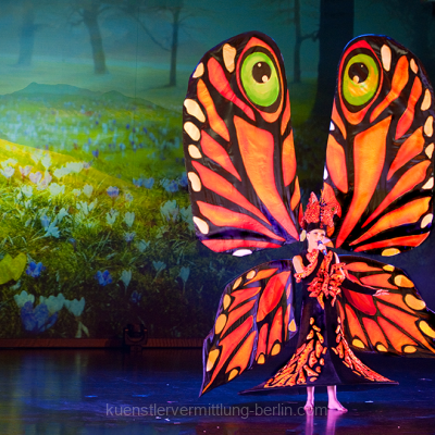 Schmetterling-Kostuem-Sopranistin-p672o7crz521g8cqv0yw2lr0rfxm0k6ovn8d95kv4w