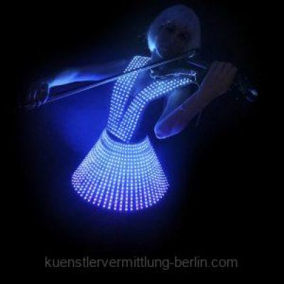 Violinenshow-Laser-deutschland-scaled-p75j9mo9owe3emzd39e46dbjwx8munqgpdti9f5rqw