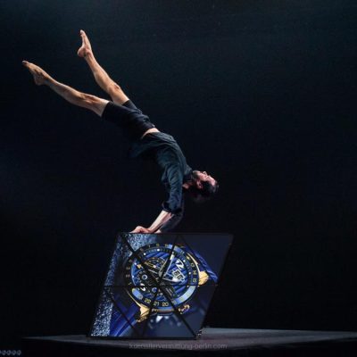 LED acrobatics cube