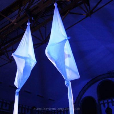aerial-acrobatic-scaled-p3yvcsxddb60963oqbzkoxs1c1xraway7de527z2x4